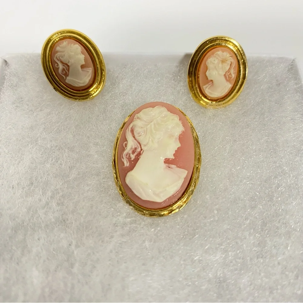 Cameo Brooch & Clip On Earrings Set Pink Ivory & Gold Tones Vintage Jewelry